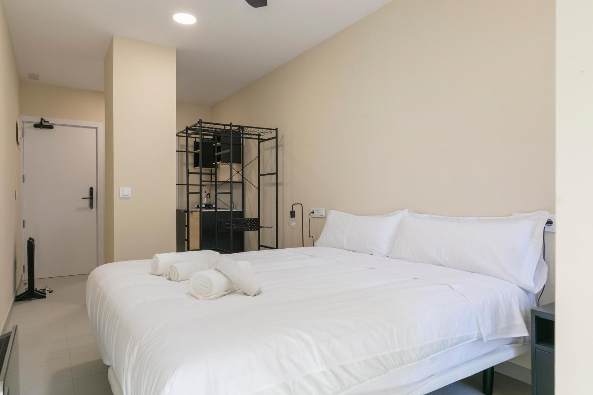 Homeabout Smart Rooms Tetuan - Sin Recepcion Madryt Zewnętrze zdjęcie