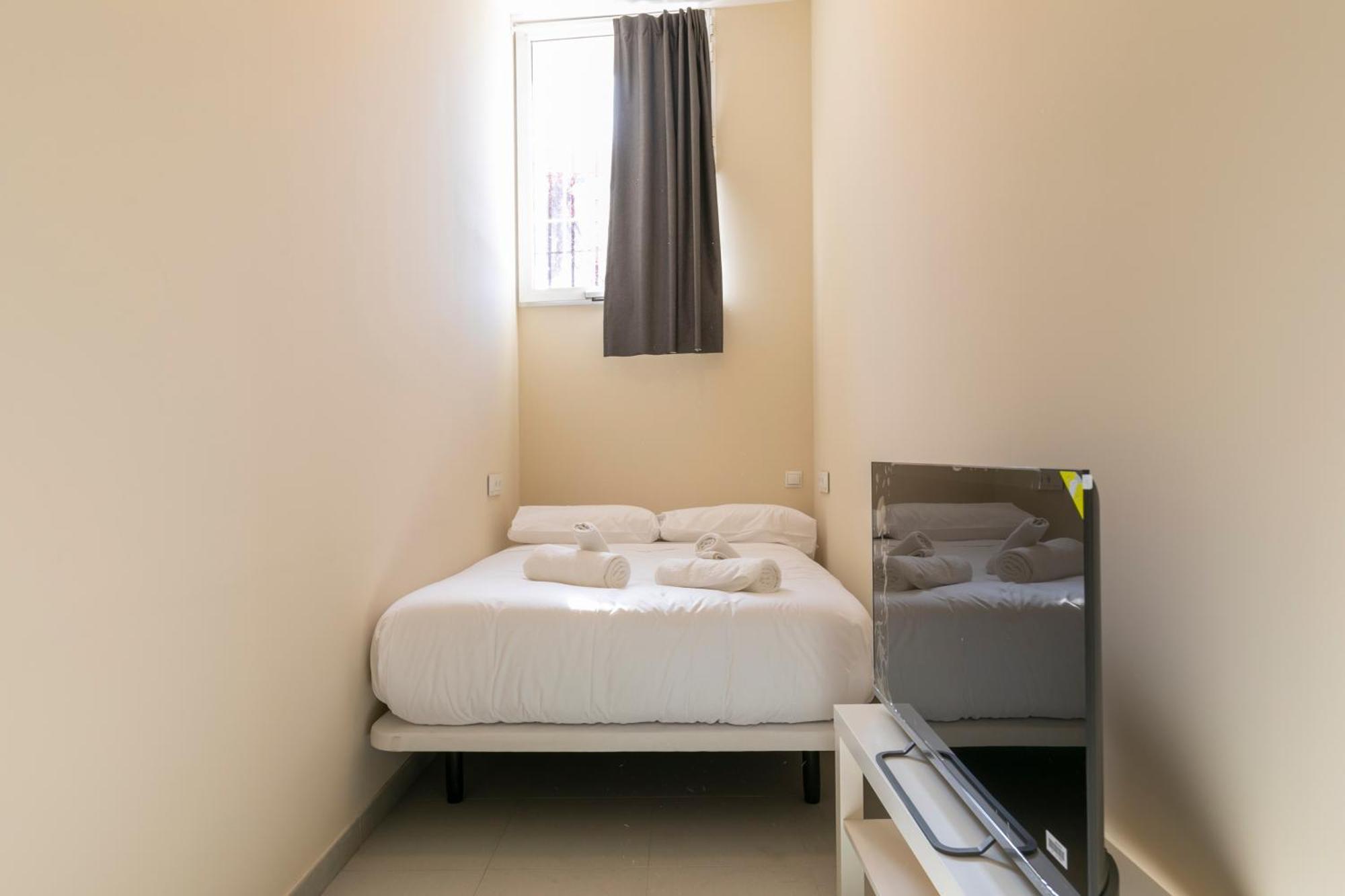 Homeabout Smart Rooms Tetuan - Sin Recepcion Madryt Zewnętrze zdjęcie
