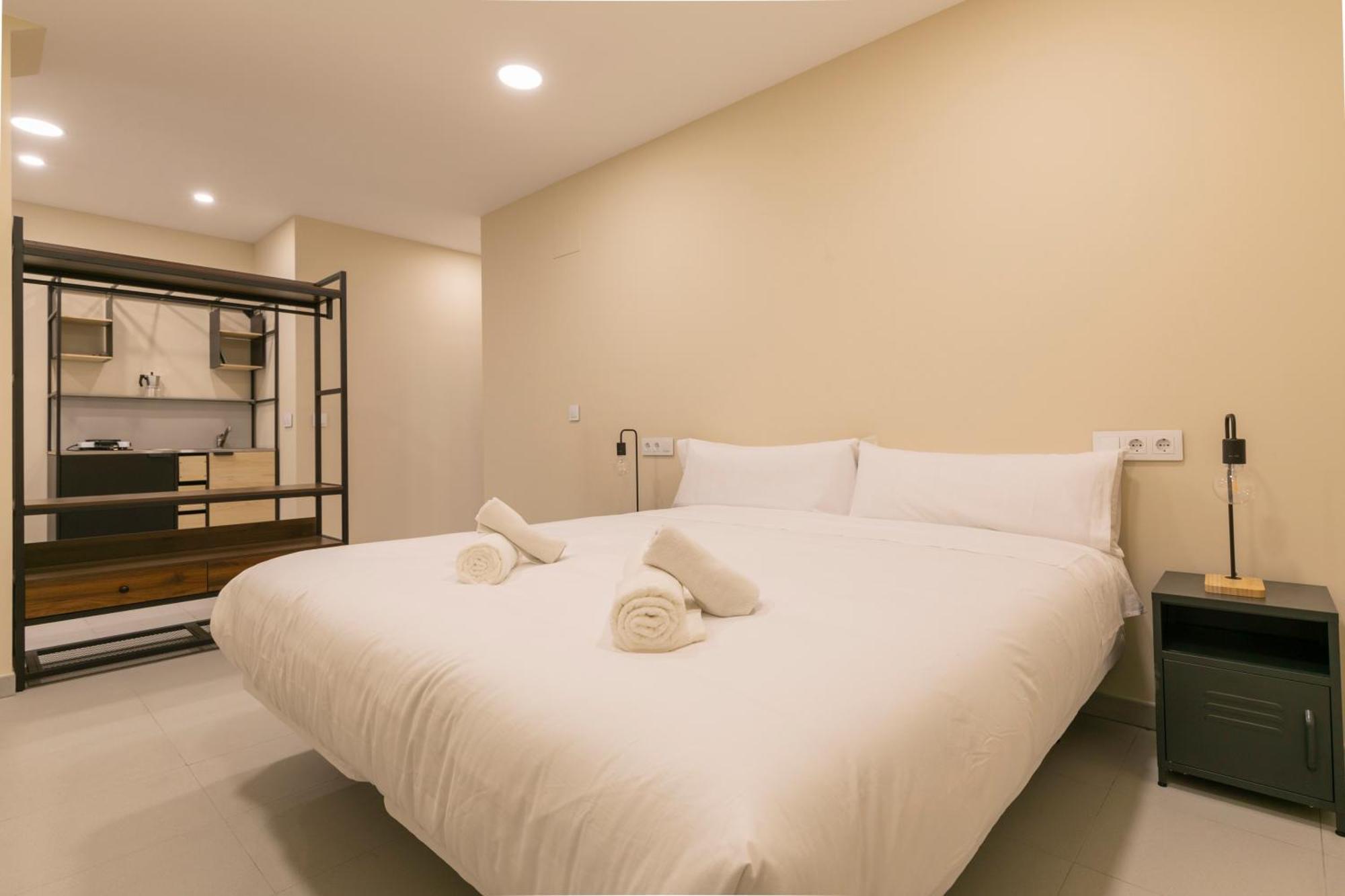 Homeabout Smart Rooms Tetuan - Sin Recepcion Madryt Zewnętrze zdjęcie