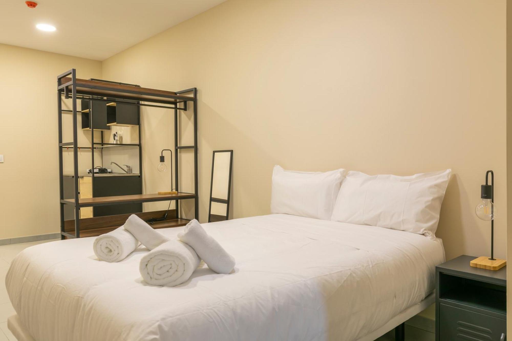 Homeabout Smart Rooms Tetuan - Sin Recepcion Madryt Zewnętrze zdjęcie