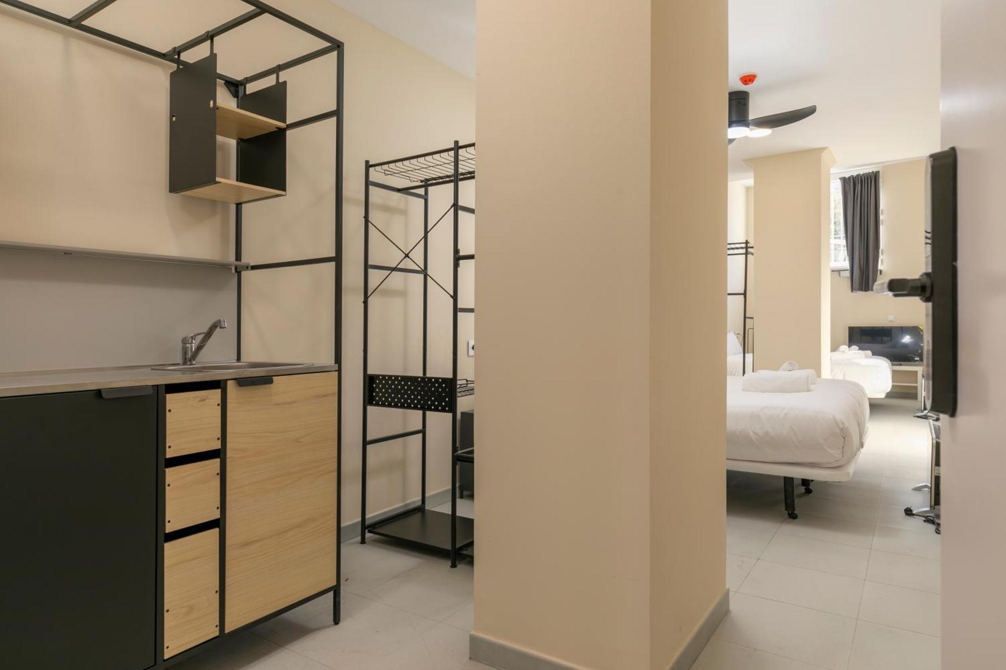 Homeabout Smart Rooms Tetuan - Sin Recepcion Madryt Zewnętrze zdjęcie