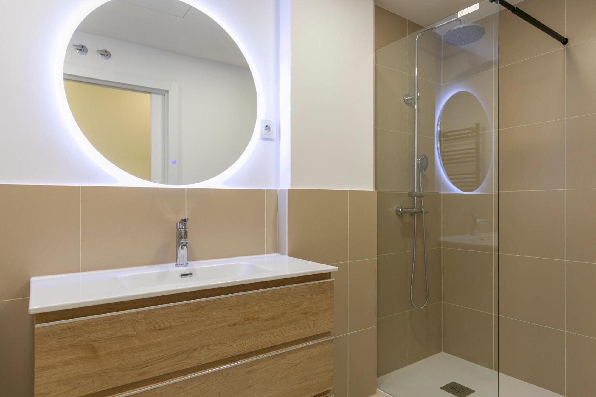 Homeabout Smart Rooms Tetuan - Sin Recepcion Madryt Zewnętrze zdjęcie
