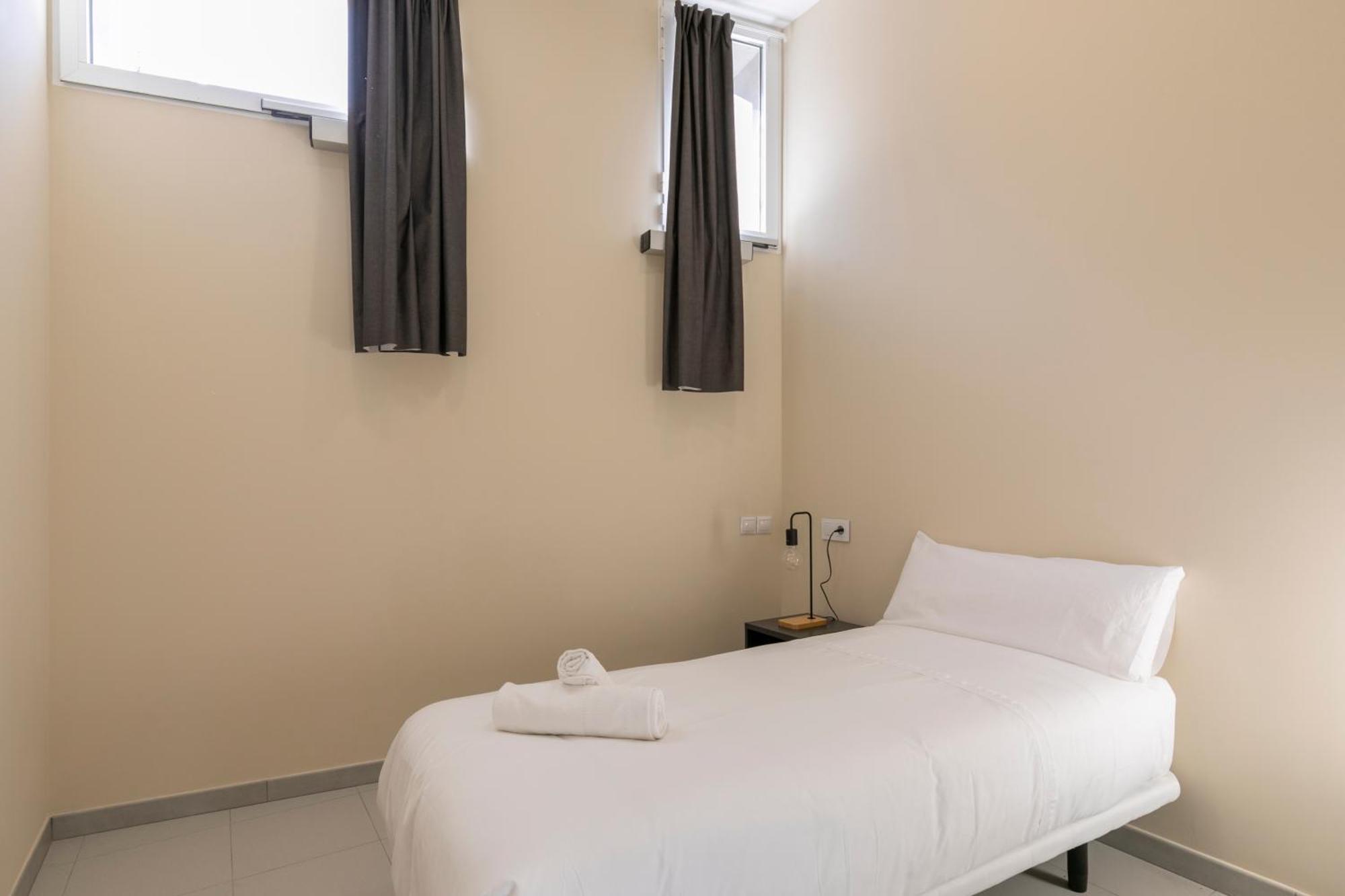 Homeabout Smart Rooms Tetuan - Sin Recepcion Madryt Zewnętrze zdjęcie