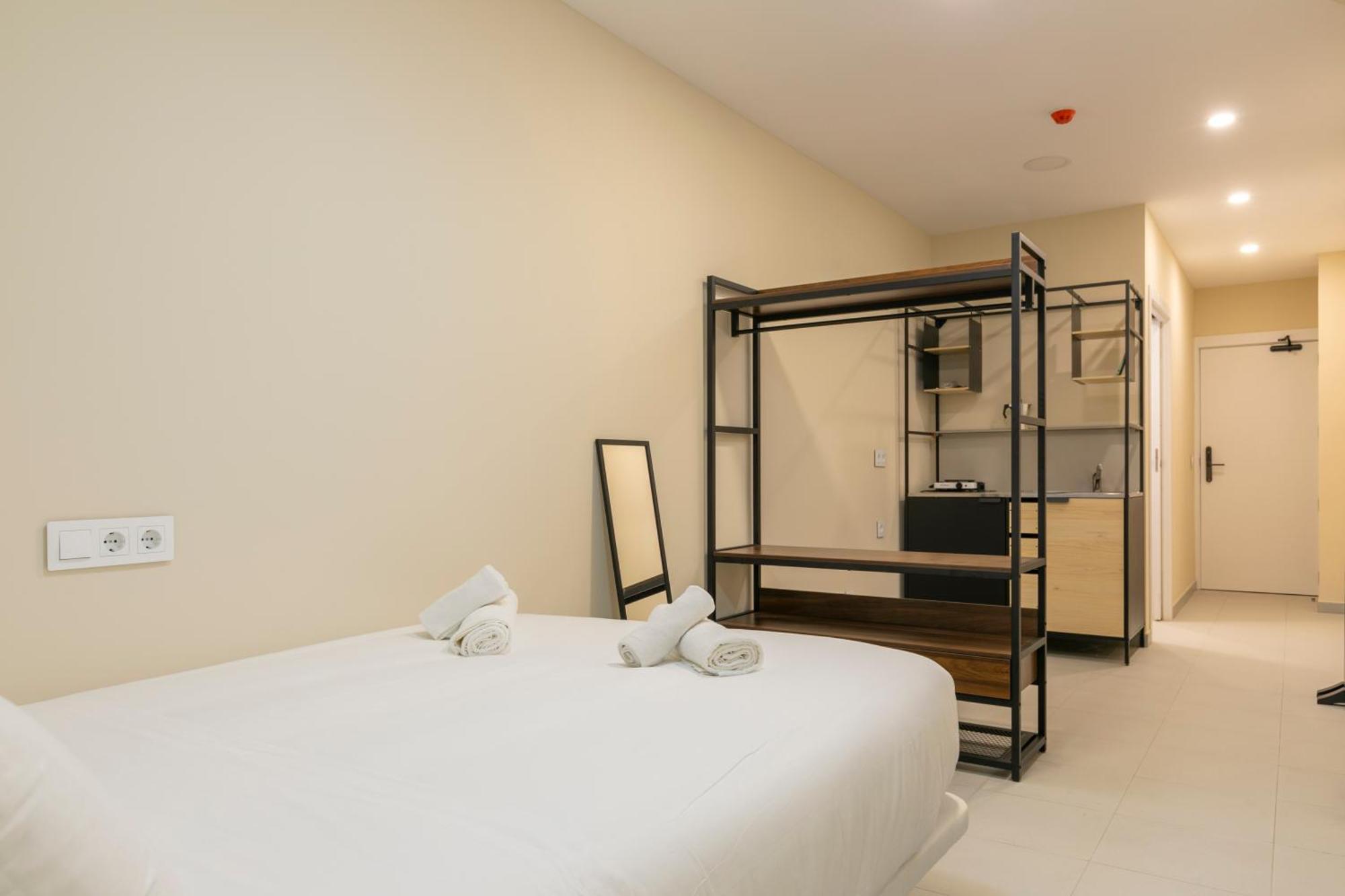 Homeabout Smart Rooms Tetuan - Sin Recepcion Madryt Zewnętrze zdjęcie