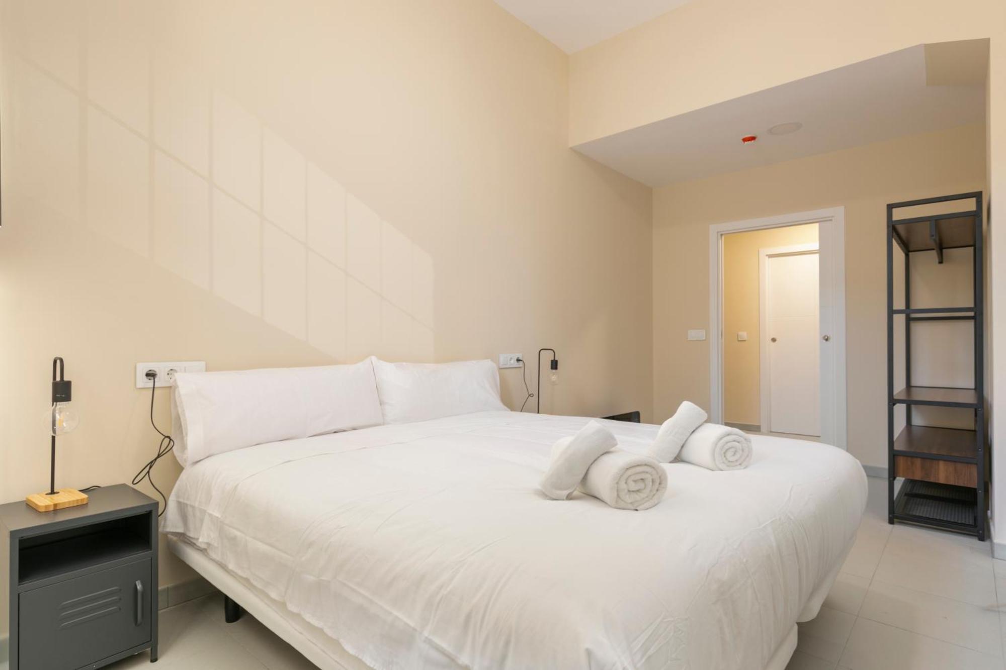 Homeabout Smart Rooms Tetuan - Sin Recepcion Madryt Zewnętrze zdjęcie