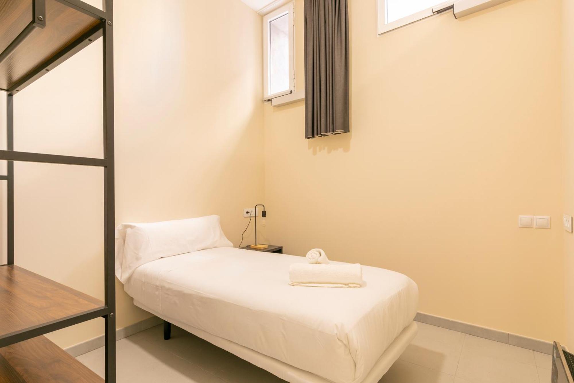 Homeabout Smart Rooms Tetuan - Sin Recepcion Madryt Zewnętrze zdjęcie
