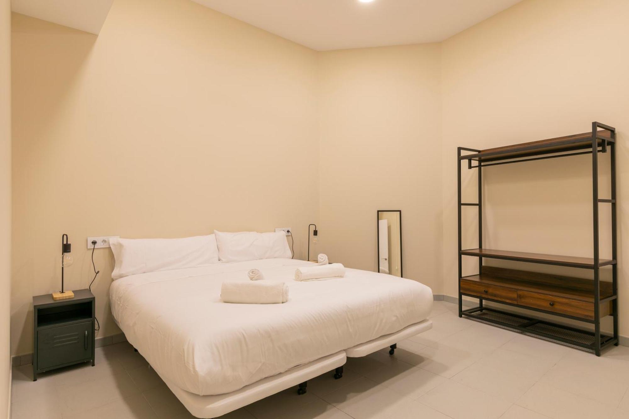 Homeabout Smart Rooms Tetuan - Sin Recepcion Madryt Zewnętrze zdjęcie
